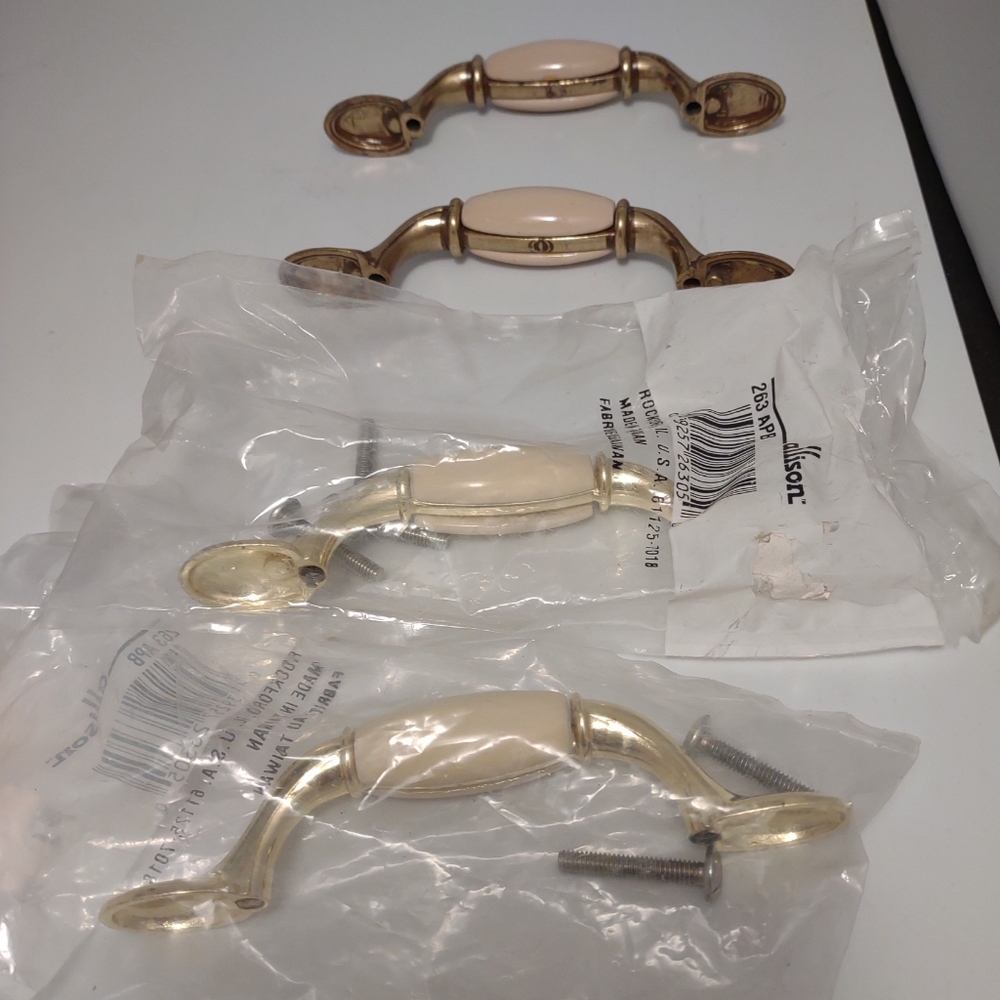 Lot of 4 Allison #263 APB 3-Inch Pull, 2 yellow/cream & 2 Almond polished/antiqu